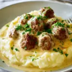 Hackbyllchen in cremiger Sauce mit Kartoffelpyree