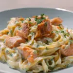 Pasta mit Lachs und Sahnesauce